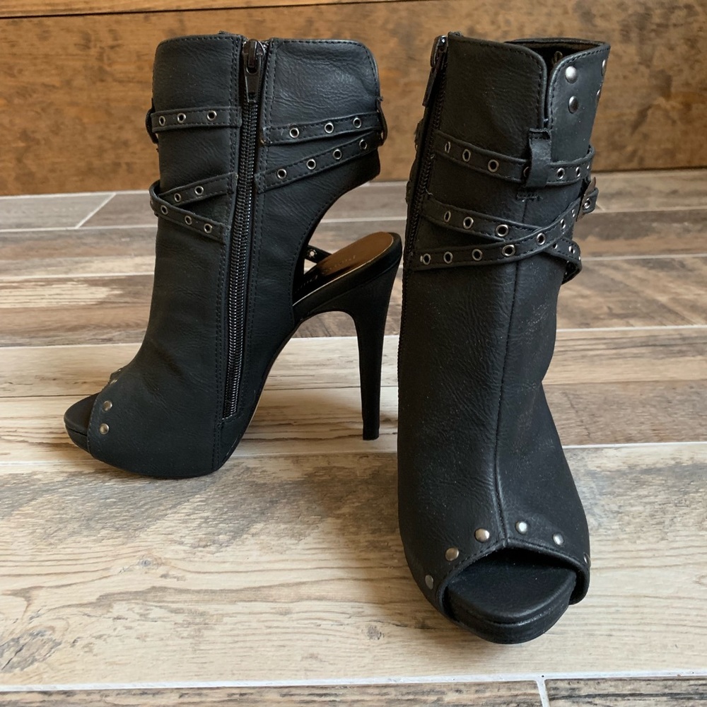 NWOT Pierre Dumas Faux Leather Cut-Out Booties - Picture 3 of 8